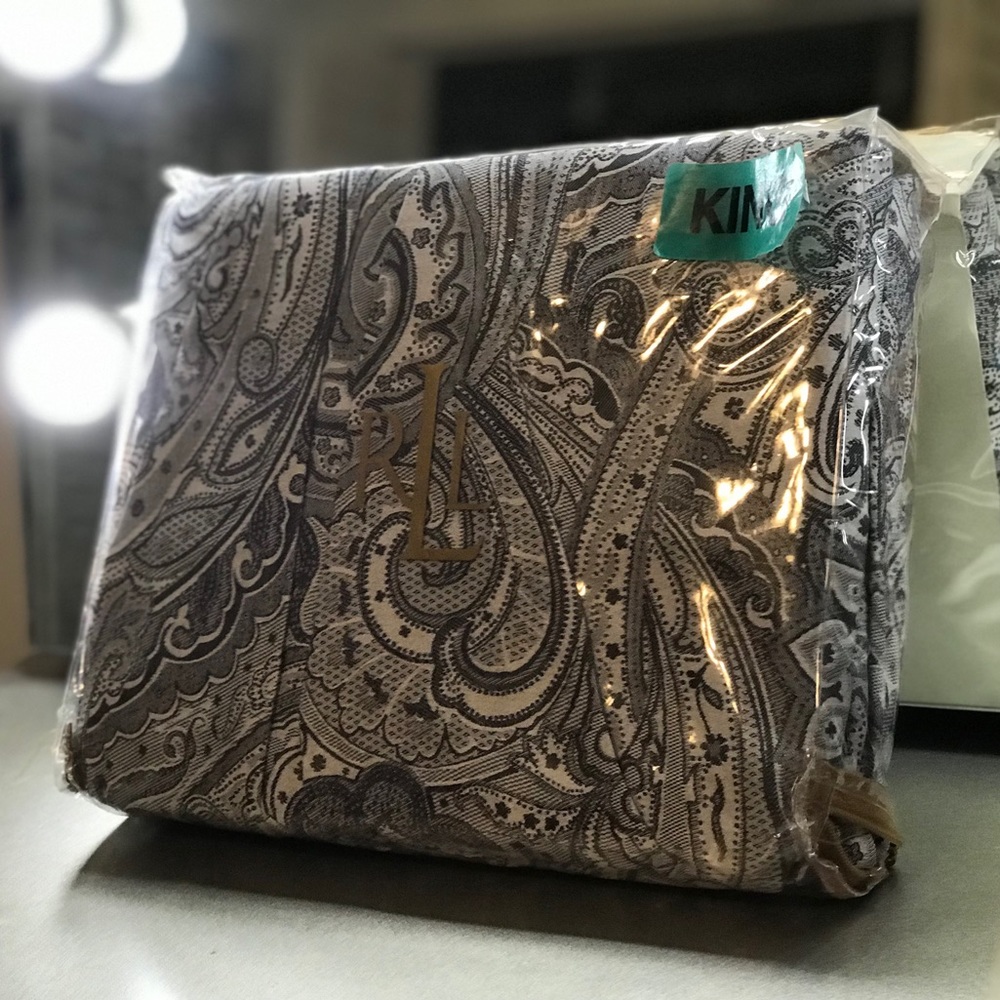 Ralph Lauren suite navy paisley king bed skirt